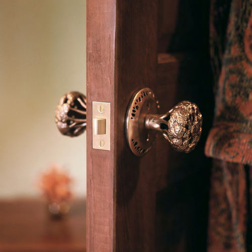 Klassischer Türknopf - HEDGEROW : INTERIOR  - Martin Pierce - Bronze