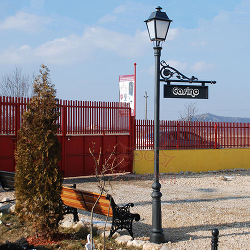 Bodenstehendes Schild - VILLA-550.INDICO-Villa - KRONEMAG MILLENIUM srl - Stahl / Gusseisen / zur Orientierung