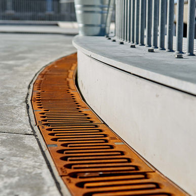 Abflussrinnen-Gitter / Eisen - Freestyle - ACO Building Drainage - für öffentliche Bereiche / für Parkplätze / für Fußgängerverkehr