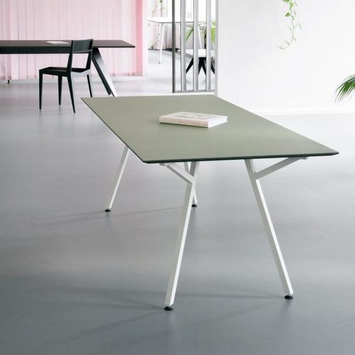 Moderner Tisch - EGON - MYKILOS - HPL / Linoleum / Gestell aus Stahl
