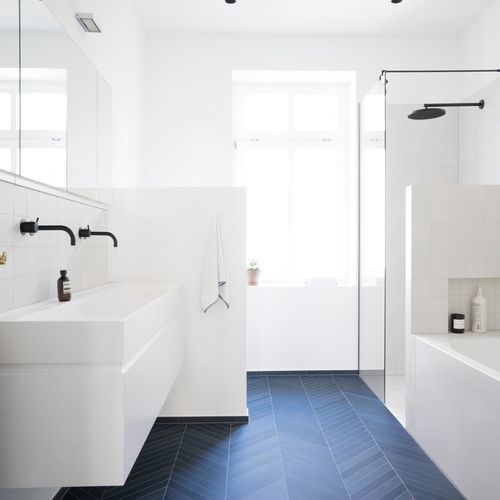 Modernes Badezimmer - JS - MYKILOS - Feinsteinzeug / maßgefertigt