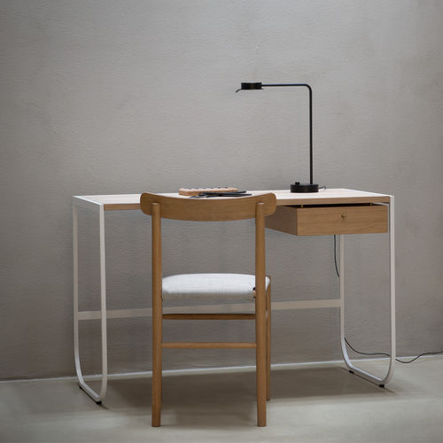 Bodenstehender Schreibtisch - TATI - Asplund - modern / Eiche / Gestell aus lackiertem Metall