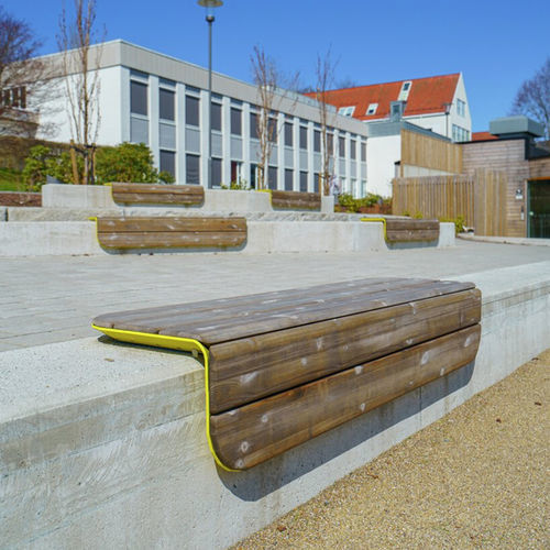 Moderne Bank für den öffentlichen Raum - CORNER  - Vestre - galvanisiertem Stahl / Holz / ohne Rückenlehne