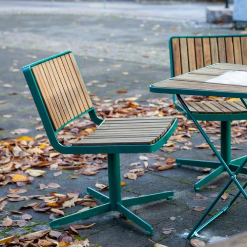 Moderner Stuhl - BERLIN  - Vestre - für Außenbereich / Holz / Gestell aus galvanisiertem Stahl