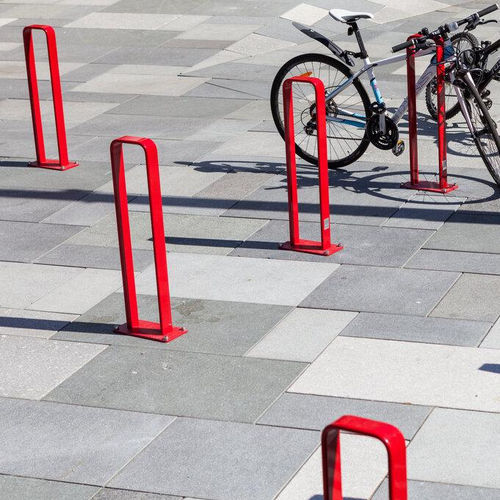 Bodenstehender Fahrradständer - VROOM  - Vestre - gesichert / originelles Design / aus recycelbarem Material
