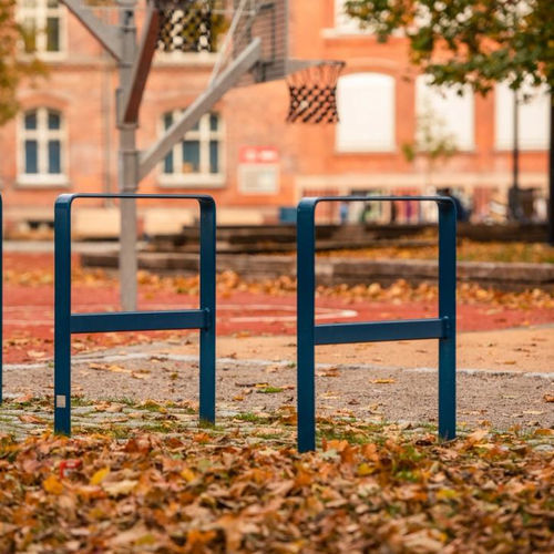 Bodenstehender Fahrradständer - VROOM - Vestre - gesichert / originelles Design / zweistufig