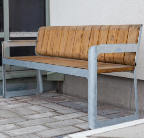 Moderne Bank für den öffentlichen Raum - AIR  - Vestre - galvanisiertem Stahl / Holz / mit Rückenlehne