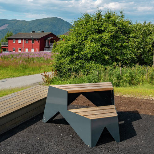 Moderne Bank für den öffentlichen Raum - STOOP  - Vestre - galvanisiertem Stahl / Holz / ohne Rückenlehne