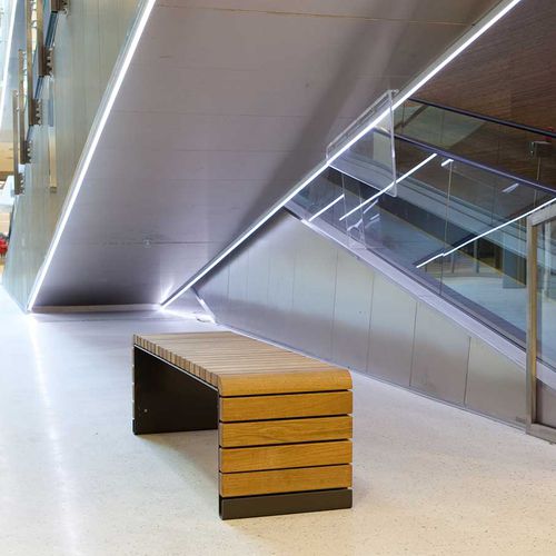 Moderne Bank für den öffentlichen Raum - MOVE - Vestre - Holz / galvanisiertem Stahl