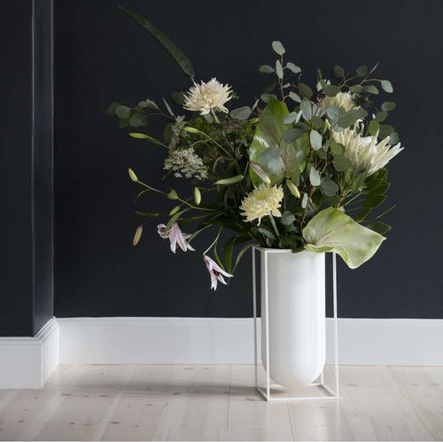 Moderne Vase - KUBUS : NOLIA - by Lassen - Metall / weiß / schwarz