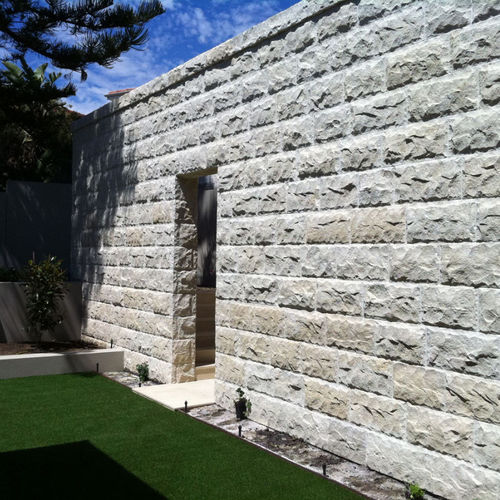 Naturstein-Fassadenverkleidung - BATEIG FANTASIA - BATEIG NATURAL STONE - in Naturoptik / Dekor / beige