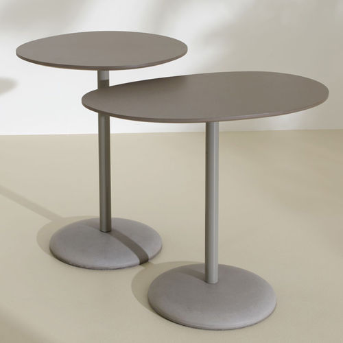 Moderner Beistelltisch - WIND - OFFECCT - lackiertes Metall / Beton / für professionellen Einsatz