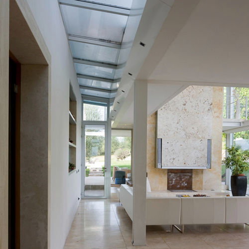 Moderne Kaminverkleidung - Arredo di Pietra srl - Naturstein / Travertin