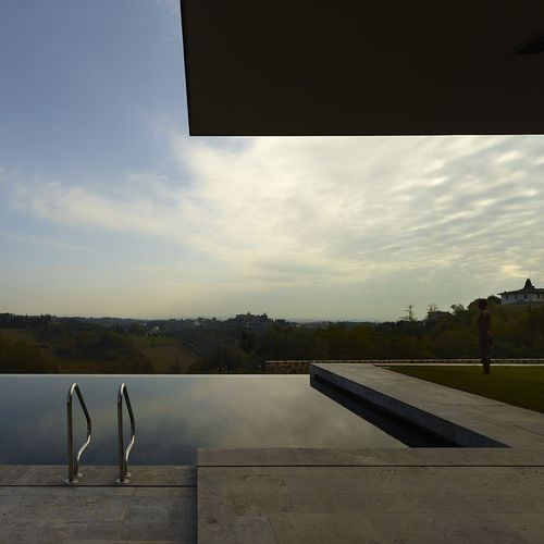 Travertin-Poolumrandung - Arredo di Pietra srl - Naturstein / rutschfest / für Eckeinbau
