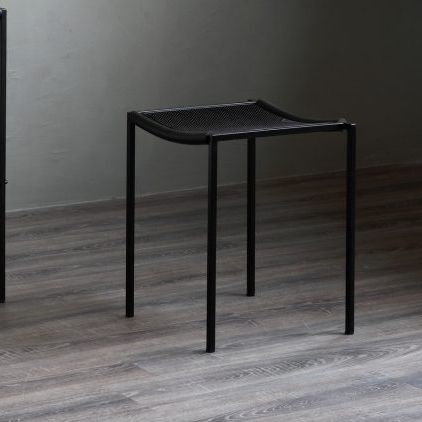 Moderner Hocker - SGABELLO BASSO - ZEUS - Gummi / schwarz