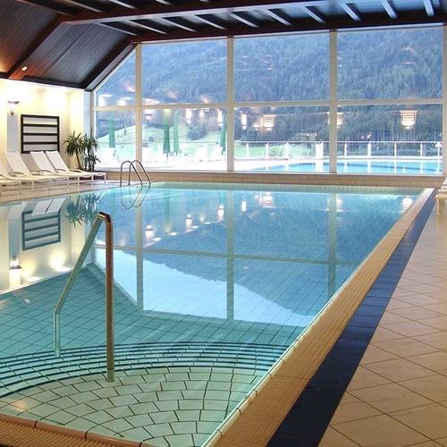 Schwimmbecken für den Innenraum - INTERVAP EUROPA SLU - für Hotels / Einbau / Beton