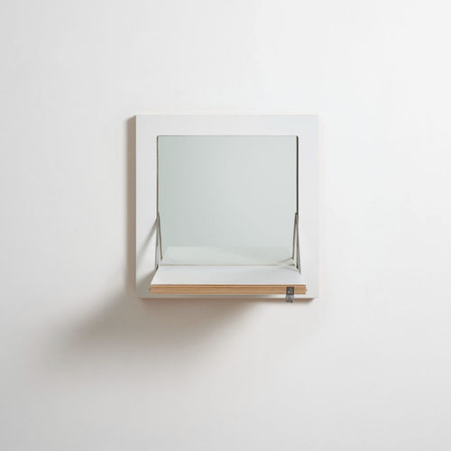 Wandmontierter Spiegel - FLÄPPS SCHMINKSPIEGEL - AMBIVALENZ - für Hotelzimmer / modern / quadratisch
