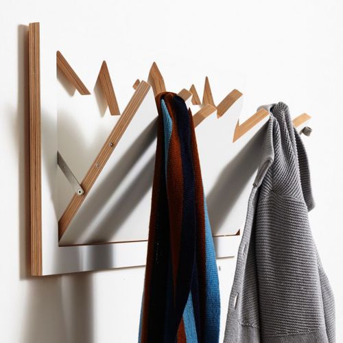 Wandmontierter Garderobenständer - FLÄPPS GARDEROBE HILLHÄNG - AMBIVALENZ - modern / Holz