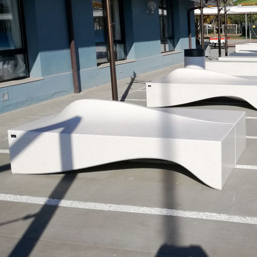 Bank für den öffentlichen Raum / originelles Design - WAVE - VASART URBAN DESIGN - Beton / ohne Rückenlehne / ohne Armlehnen