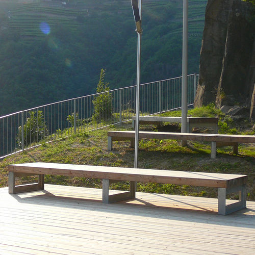 Moderne Bank für den öffentlichen Raum - LEVANTE - VASART URBAN DESIGN - Holzfurnier / galvanisiertem Stahl / Edelstahl
