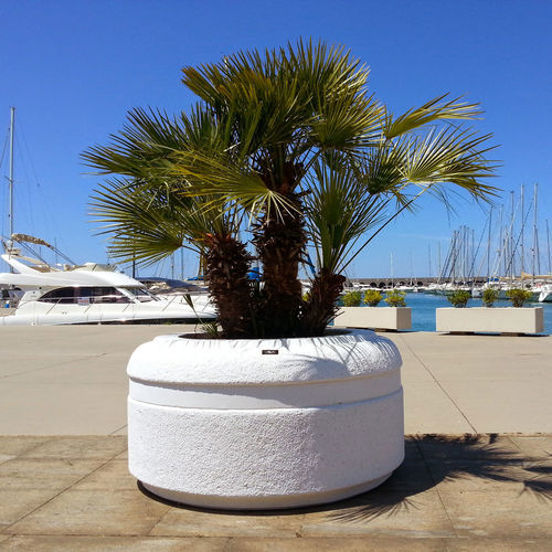 Beton-Pflanzkübel - VIAREGGIO - VASART URBAN DESIGN - rund / mit integrierter Bank / modern