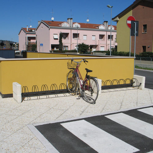 Bodenstehender Fahrradständer - QUARZO - VASART URBAN DESIGN - für öffentliche Bereiche / aus lackiertem Metall / Beton