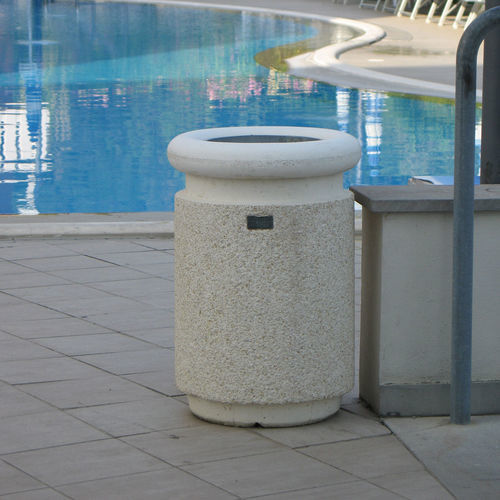Park-Abfallbehälter - GUARDIANO - VASART URBAN DESIGN - Beton / mit integriertem Aschenbecher / für Außenbereich