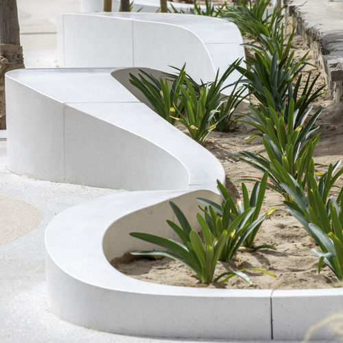 Gebogene Bank für den öffentlichen Raum - SAN MAURO MARE - VASART URBAN DESIGN - modern / Beton / ohne Rückenlehne
