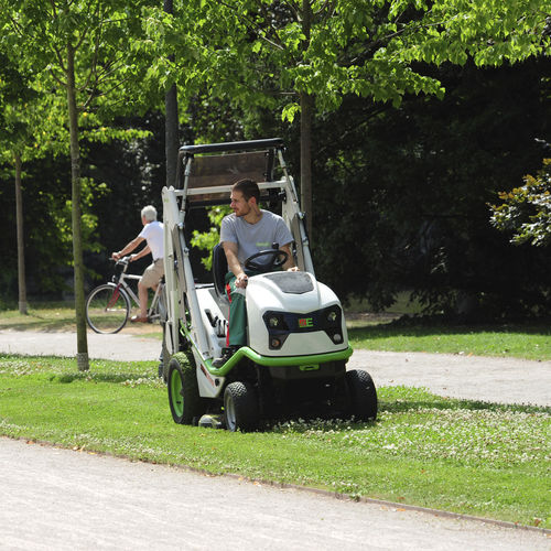 Aufsitzrasenmäher - BUFFALO 100 BPHPX 2 - Etesia S.A.S. - Diesel / Pick-up-Presse