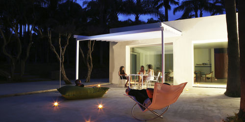 Angebaute Pergola - SUITE - UNOSIDER - Aluminium / PVC Faltdach / maßgefertigt