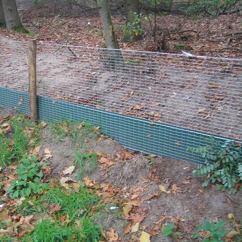Platten-Zaun - Greenmax - für öffentliche Bereiche / Recyclingkunststoff / verstärkt gesichert