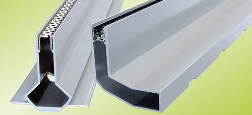 Abflussrinne / zentrale Schlitz - AQUADRAIN® SR - GUTJAHR Systemtechnik - Gitter / Aluminiumgitter / für Terrasse