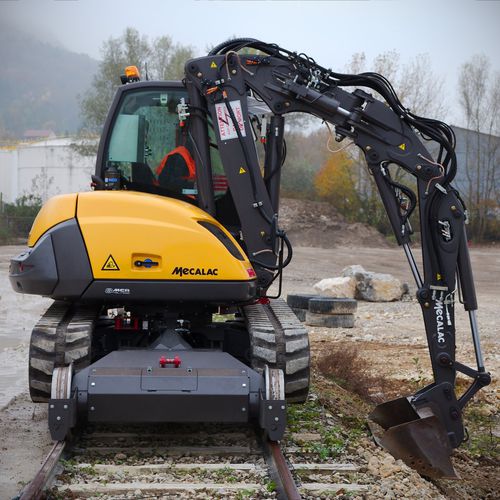 Bagger / mittlere Größe - 8MCR RR - MECALAC Baumaschinen GmbH - auf Raupen / für Materialumschlag / für Baustelle