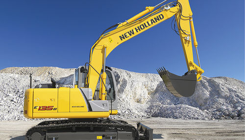 Mittelgroßer Bagger - E135B - New Holland Construction - auf Raupen / für Baustelle