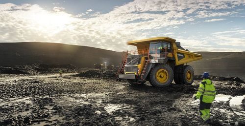 Starrer Muldenkipper - R100 - Volvo Construction Equipment Germany GmbH - mit Heckentladung / Tier 4 / Offroader