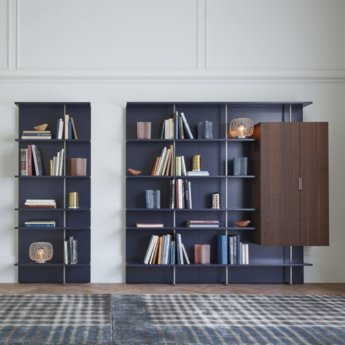Wandmontiertes Bücherregal - EVERYWHERE - CINNA - modern / für Gewerbegebrauch / Nussbaum