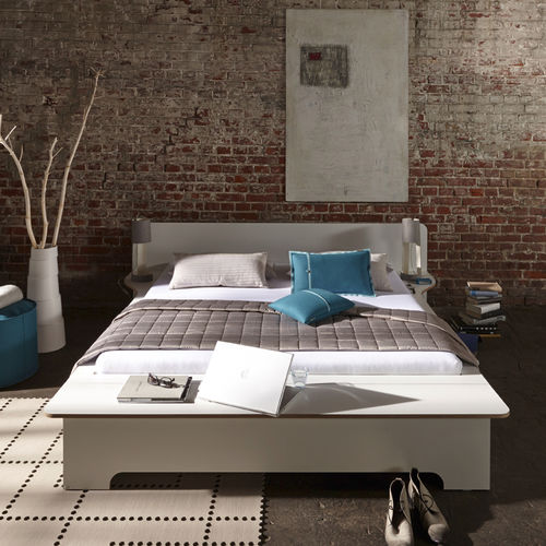 Doppelbett - PLANE - Mueller Moebelwerkstätten - modern / Kopfteil / mit Nachttisch