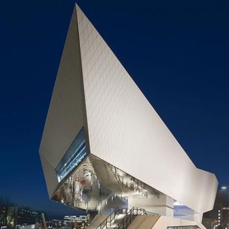 Paneel-Fassadenverkleidung - PORSCHE MUSEUM - Design Factory cmb - Edelstahl / glatt