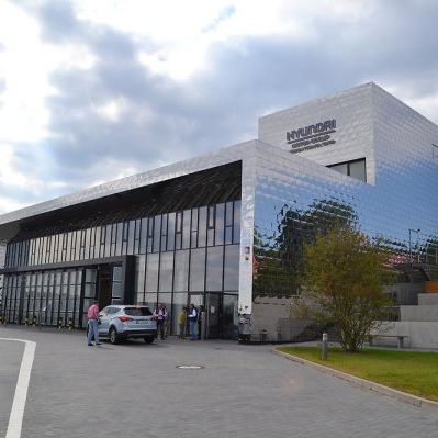 Paneel-Fassadenverkleidung - HYUNDAI TESTCENTER, NÜRBURGRING - Design Factory cmb - Edelstahl / reflektierend