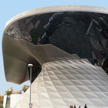 Paneel-Fassadenverkleidung - BMW WELT - Design Factory cmb - Edelstahl / perforiert