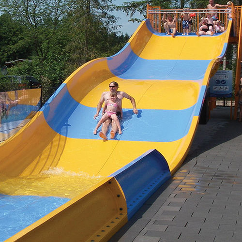 Gerade Rutsche - FAMILY - Van Egdom - drehend / für Aquapark / Mehrfach
