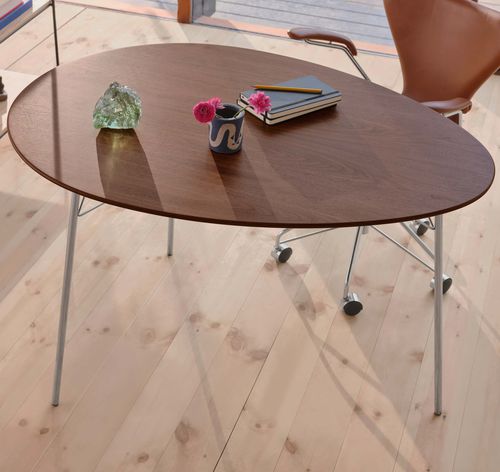 Moderner Esstisch - EGG™ - Fritz Hansen - Holzfurnier / Nussbaum / lackiertes Holz