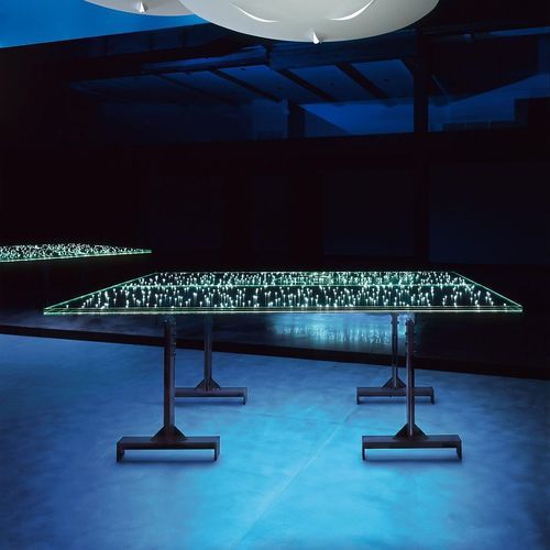 Moderner Tisch - LED Table - INGO MAURER - Glas / Metall / Gestell aus Metall