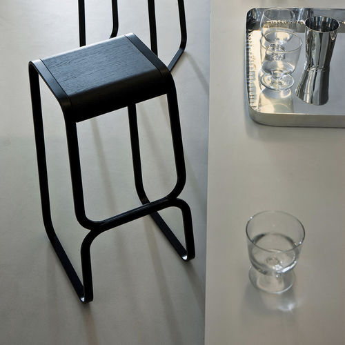 Moderner Barhocker - CONTINUUM - Lapalma - Holz / Gestell aus pulverbeschichtetem Stahl / Polster