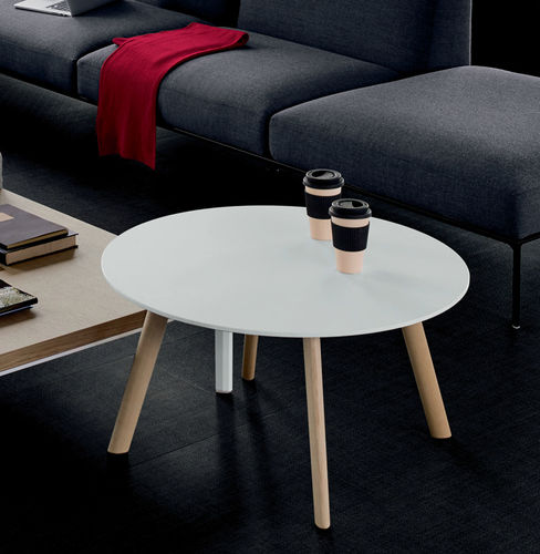 Moderner Couchtisch - AUKI - Lapalma - HPL / Gestell aus Holz / rund