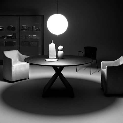 Moderner Tisch - Carlo - DePadova - Holzfurnier / Gestell aus Furnierholz / rund