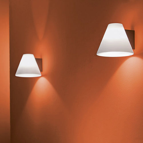Moderne Wandleuchte - Paretilla - ALBUM - für den Innenraum / geblasenes Glas / aus lackiertem Stahl