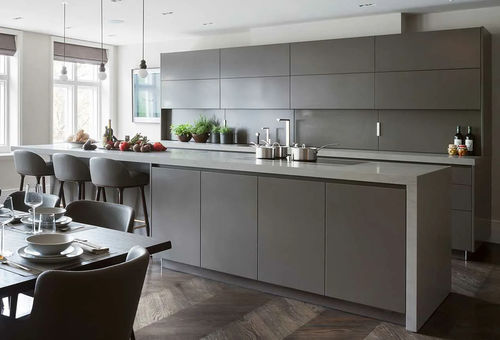 Moderne Küche - Villa London - eggersmann küchen GmbH & Co. KG - Holzfurnier / Quarzit / Lavastein