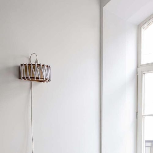 Moderne Wandleuchte - Macaron  - EMKO - für den Innenraum / Holz / Kordel
