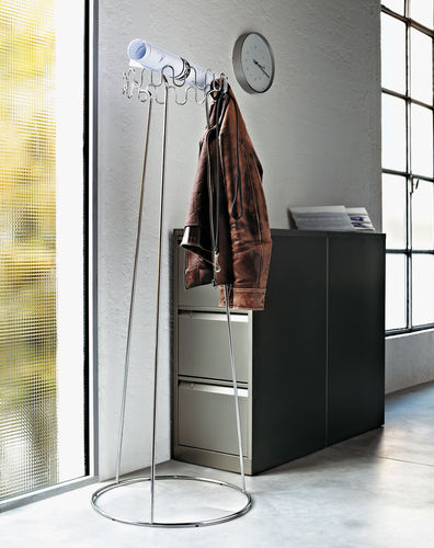 Bodenstehender Garderobenständer - CROWN - DESALTO spa - modern / lackierter Stahl / schwarz